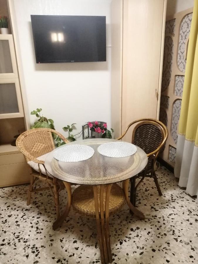 Magnifique Studio Non Fumeur Pres De La Gare Béziers Buitenkant foto