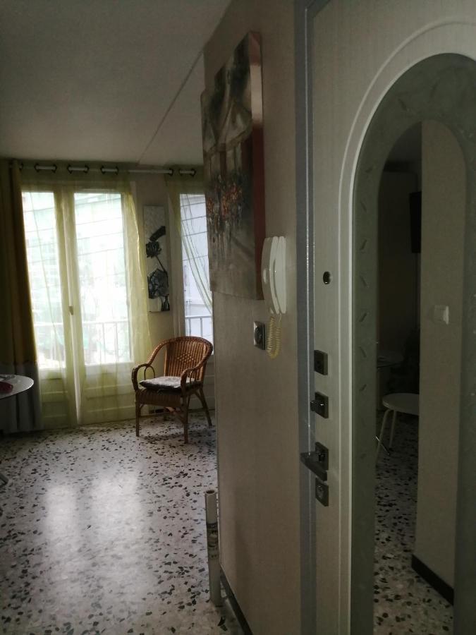 Magnifique Studio Non Fumeur Pres De La Gare Béziers Buitenkant foto